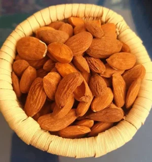 مغز بادام درختی ایرانی نمکی و خام  اعلا تویسرکان