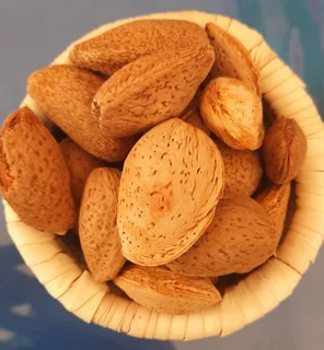 بادام سنگی  تویسرکان درشت با مغز پر و گوشتی  محصول مزرعه