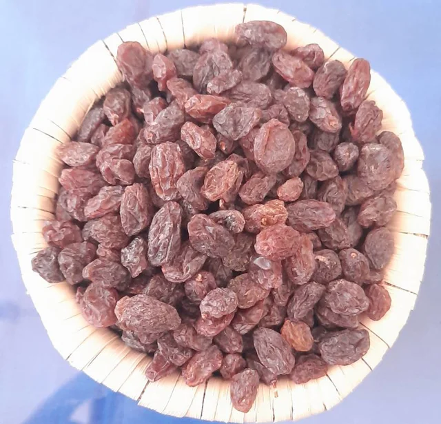 کشمش پلویی در مجموعه مزرعه تویسرکان